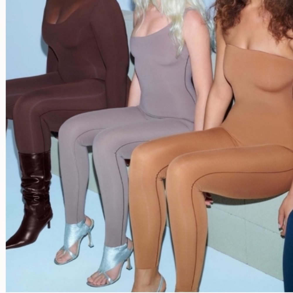 Skims All-in-One Strapless Onsie - Caramel Size XS